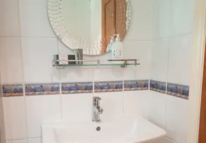 Perfect 2 bedroom pet-friendly family holiday home at Hawthorn Farm, Kent - Image 3