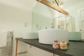 Großes Landhaus mit Whirlpool für bis zu 12 Personen in sechs Schlafzimmern, ideal für besondere Anlässe - Image 4