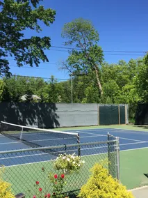 Roomy 2 Bedroom Apt. w/en Suite BA, Private Entry & Parking, Tennis Court - Image 2