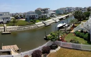 4bd Canal Front home with an Elevator, dock, fenced back yard, 2 master suites - Image 2