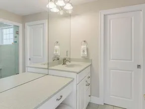 Spacious Home w/ Pool & AC, 2 ensuite bedrooms, EV charger, 7-min Walk to Beach - Image 4