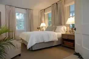 Luxurious farmhouse on Westlake Shore Sandbanks - Image 3