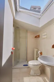 Apartment in a two-family villa with panoramic views of Lake Garda - Image 5