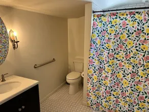 Cute 2 BR Cottage +Den, Sleeps 6, One Block from Van’s Beach, Two Blocks to Town - Image 3