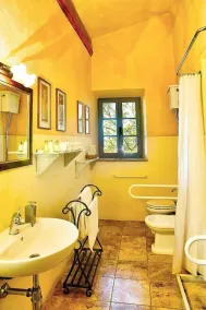 Villa Verbena : une villa caractéristique et accueillante sur deux étages entourée de prairies et de collines verdoyantes, avec Wi-Fi gratuit. - Image 2