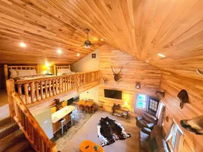 Log Cabin/ w hot tub, outdoor pool & pool table - Image 5