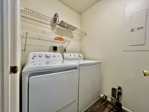 240 Overbrook NEW Franks funky and fashionable furnished home - Image 2