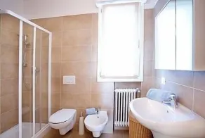 Dorfzentrum, Pool-Apartment mit Seeblick. Kein Auto als Bus und Fähre erforderlich - Image 3