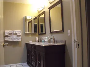 Très bien situé et la valeur! Grande, belle maison sur terrain de golf, piscine privée, un bain - Image 5