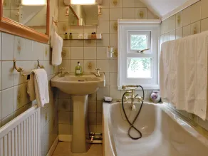 2 bedroom accommodation in Bala - Image 2