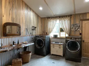 Beautifully decorated Cottage on 30 acre ranch, accommodations for horses extra  - Image 2
