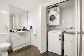 Contemporary 1-Bed First Floor Unit with Pool - Image 3