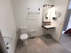 T2 PMR Balcony in Residence with Swimming Pool B17 - Image 3