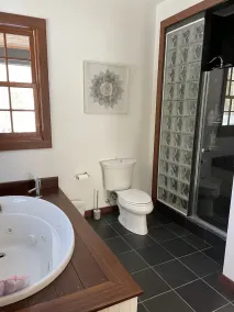 Modern Luxury at White Pine Lodge – 10 min from Stratton Mountain - Image 3