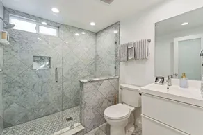 Harbor View Townhouse! Across from Kiddie Beach! Upper Unit + Dogs Welcome - Image 4