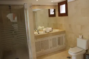 Belle villa spacieuse indépendante, vue imprenable, piscine privée chauffée, WiFi, A / C - Image 5