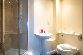 Apartment 9 - Image 5