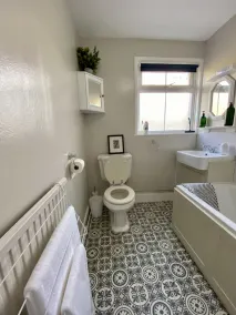 Single floor, self-catering Annexe next to main house, with parking. - Image 4