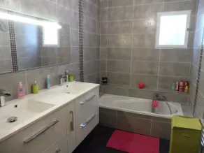 Nära Aix-en-Provence, vacker villa med pool på skogsmark på 4000m2 - Image 3