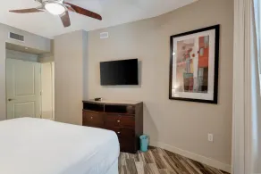 Spacious condo with bay views renovated pool hot tub & beach access - Image 5