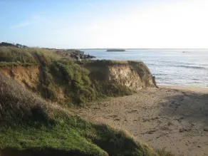 House facing the ocean 100 m² close to shops beach paths fishing slopes - Image 3