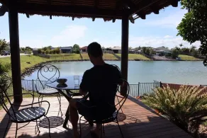 Relaxing home on the canal in Eli Waters - Image 4