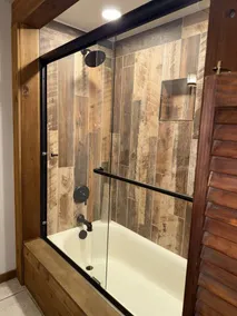 Refined creekside retreat • Walk to ski lift • Steps to dining • Hot tub • On Sundance Resort - Image 4