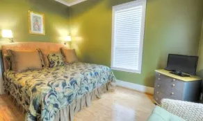 Cute as a \"Bugs Ear\" in Grayton Beach - Wifi 2-King Bed 2-Bath - Image 4