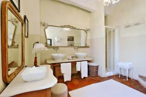 Luxury Privacy in the Heart of Tuscany - Image 2