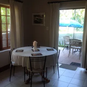 Splendid well-equipped Rondebosch Self-Catering Cottage. - Image 4