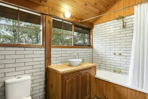 Onyx Retreat Healesville Luxury Lodge x Hot Tub - Image 3