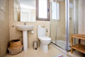Nyt 2 BR / 2 Bad Terraced Apt Cala de Mijas med udsigt over Golf, Bjerge og Hav - Image 3