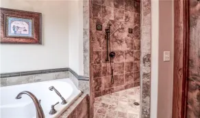 Spectacular Secluded 5 Bedroom Luxury Mountain Property - Image 4