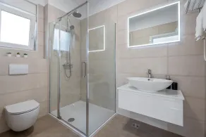 Villa Antares mit 4 Schlafzimmern mit Bad, einem privaten Pool, Sauna - Image 2