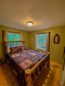 Rustic Log Cabin - Walking Distance to Village! - Image 5