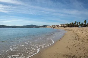 Appart Près de la Plage | Piscine Extérieure + Wi-Fi Gratuit! - Image 3