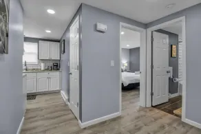 Lovely 2 bedroom apartment with free parking - Image 3