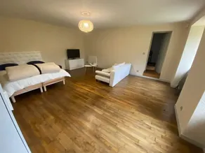Charming accommodation with swimming pool and garden. - Image 3