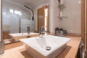 Apartment \"Playa 5 Primera Linea\" with Sea View, Private Terrace and Wi-Fi - Image 3