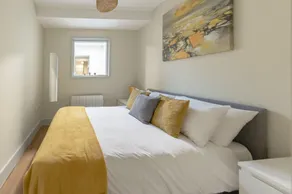 HEREFORD CITY CENTRE – Apartment 3: Stylish 1-Bed in City Centre, Sleeps 3 - Image 4