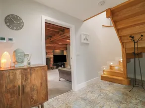 New Elms Farmhouse - Image 3