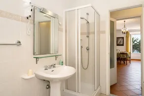 Celsi Apartment with Sea View - Image 3