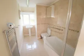 Spacious Family Bungalow with Oak Garden Room - Image 2