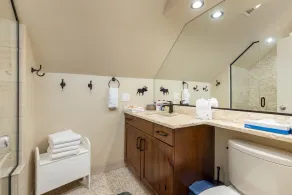 Beautiful Condo in the Pines, Mountain Views, Shared Pool & Hot Tub - Image 3