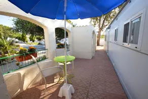 Mobile home with beautiful garden - Image 5