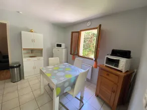 1 Bedroom Private vacation home in Saint-Julien-de-Lampon - Image 5
