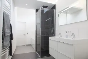 Spacious townhouse apartment in the backyard with balcony, whirlpool, sauna - Image 4