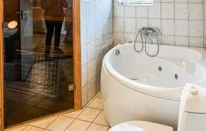 Awesome home in Sjølund with sauna - Image 5