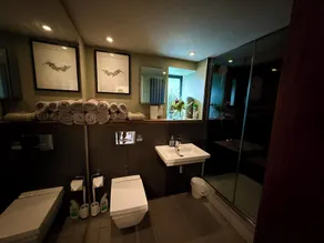 Luxury Holiday Lodge con jacuzzi privado, pesca y sala de cine. - Image 4