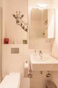 Bor på Ringpark - modern lägenhet vid bredden av Main med utsikt över fästningen // Käppele - Image 2
